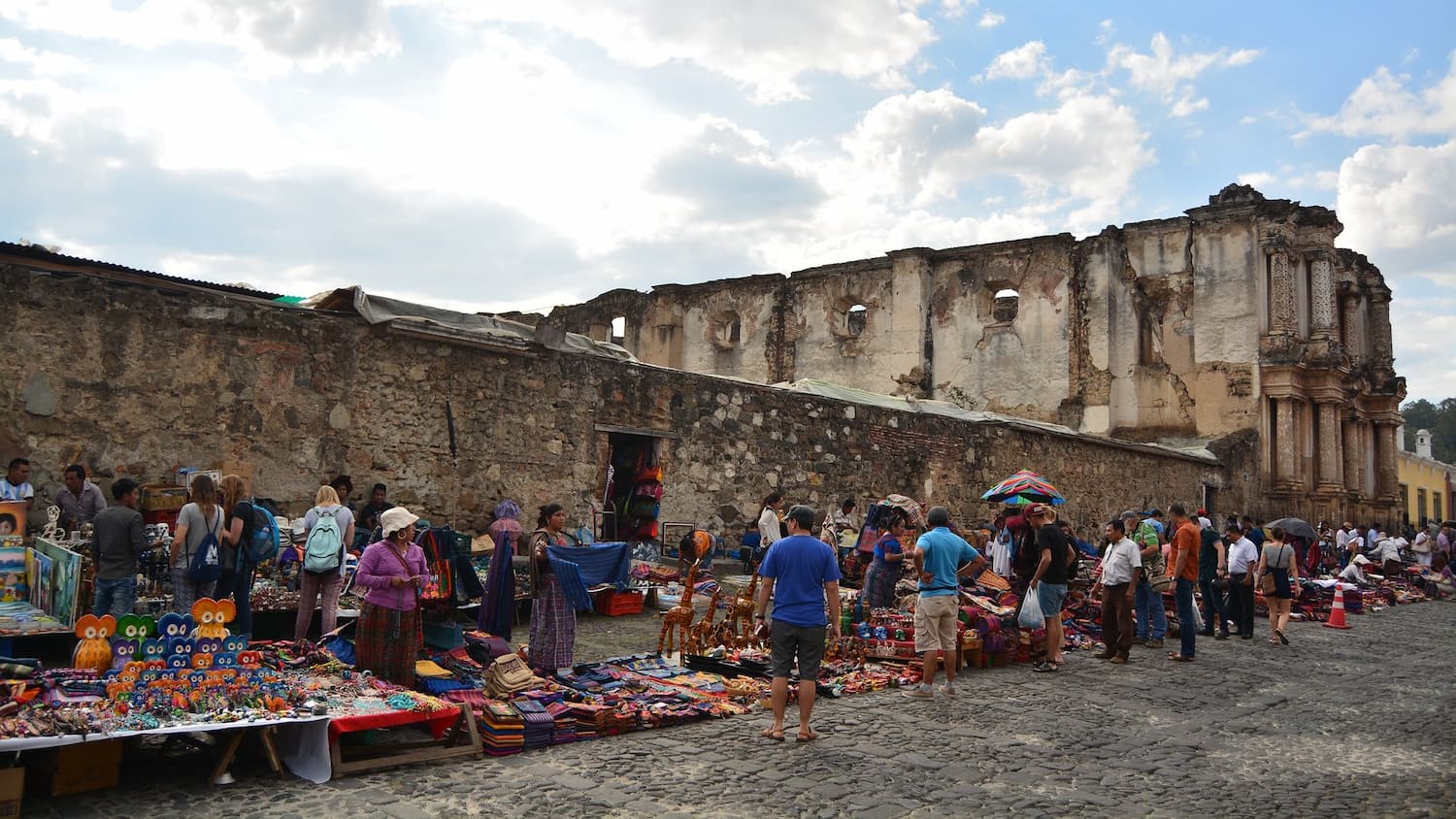 Periodistas y académicos de Centroamérica se articulan para enfrentar el autoritarismo y la crisis democrática en la región